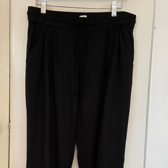 Aritzia Sunday Best Black Pants Joggers - Picture 5 of 9